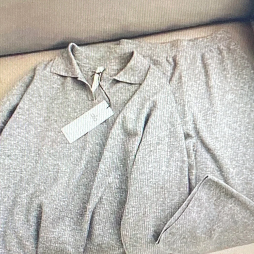 ALO Yoga Light Gray Ribbed Pullover Sweater